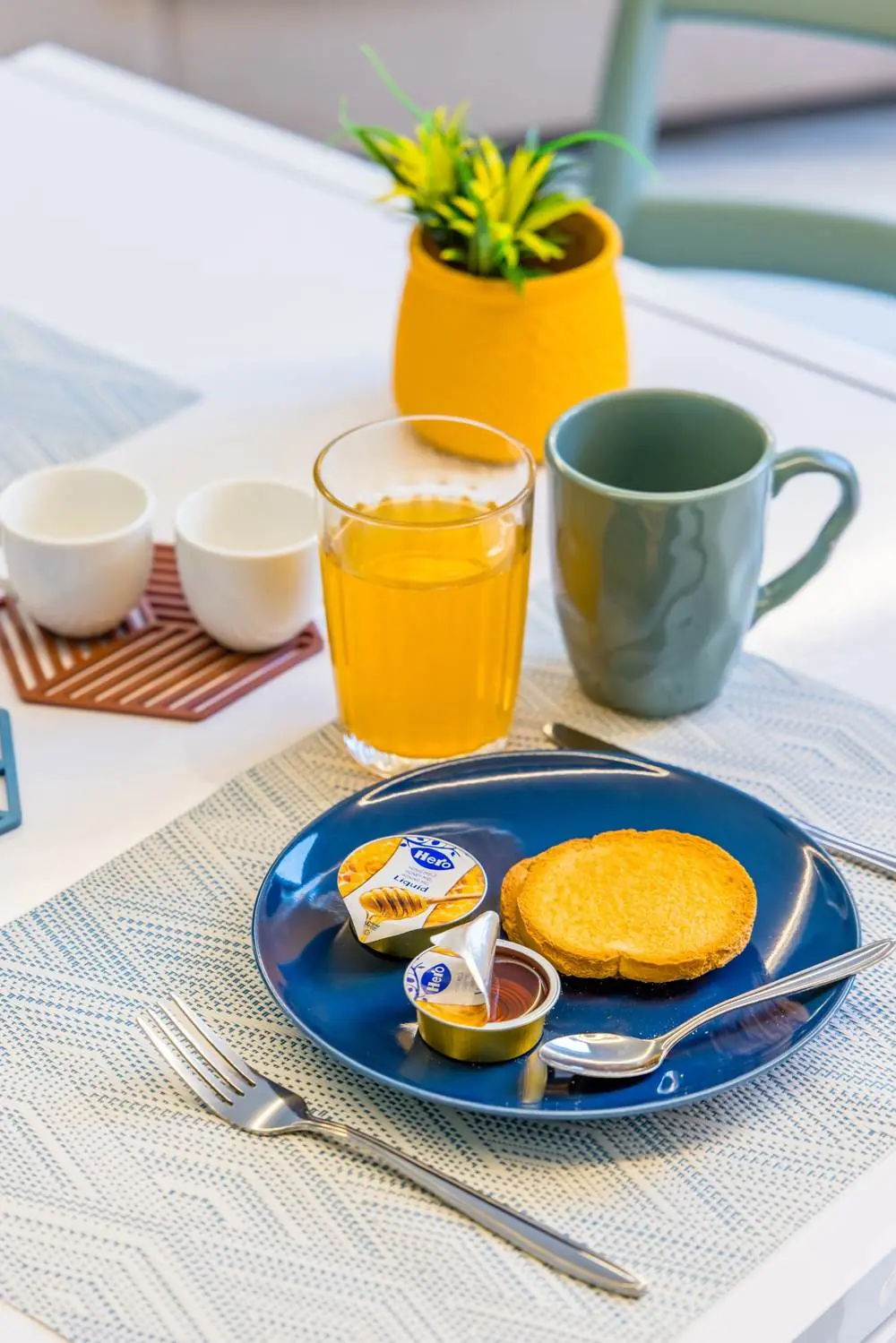 Fette biscottate e miele per la colazione